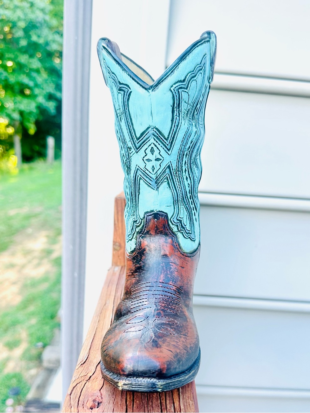 Burton & Burton Western Rustic Howdy Cowboy Boot Resin Vas e/Decor Handpainted - Picture 2 of 9